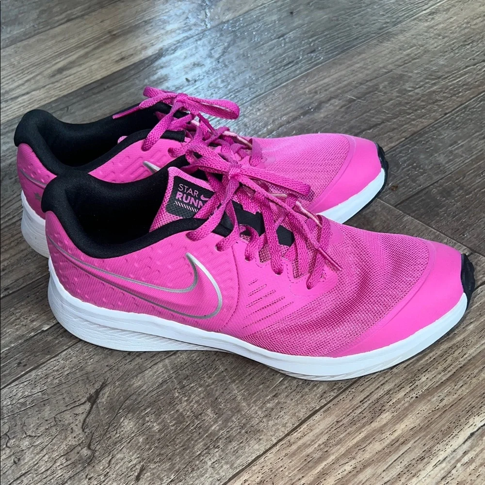 Nike Star Runner 2 in color pink glow